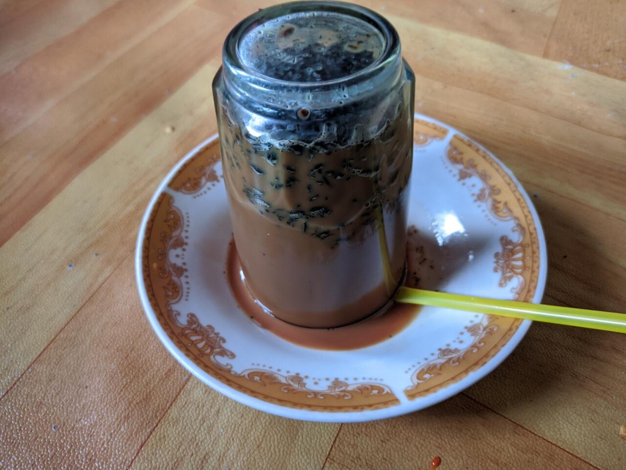 Beli Kopi Malah Dibalik Gelasnya Gan...