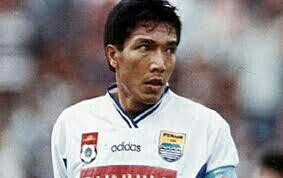 Beberapa Pemain Sepakbola Yang Pernah Memperkuat Timnas Indonesia Dan Menjadi Legenda