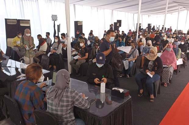 Peserta Remaja Ikut Vaksin di Gedung HighEnd MNC Center: Biar Cepat Sekolah!