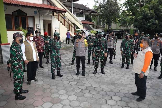 Tinjau Tempat Isolasi, Ketua Satgas Tekankan Tetap Jaga Prokes
