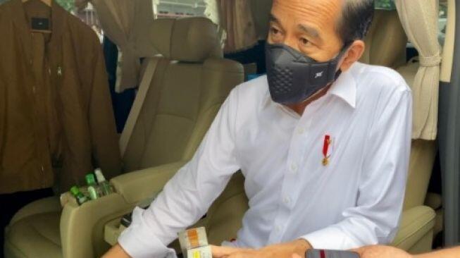 Menohok! Rocky Gerung Kritik Jokowi Cari Obat Ke Apotek: Siap-siap Kalian Meninggal