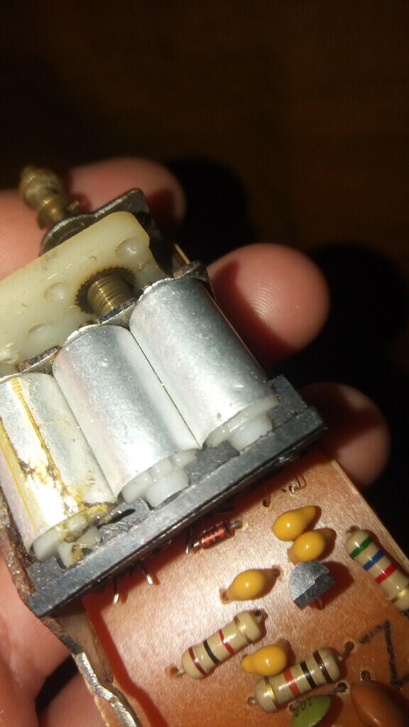 Merakit Oscillator FM kepala tuner blok