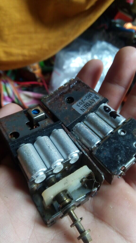 Merakit Oscillator FM kepala tuner blok