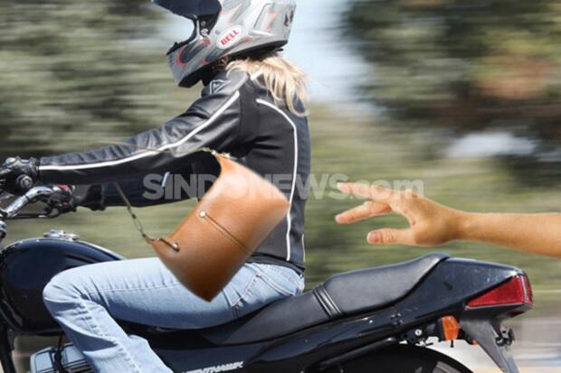 Jambret Kena Batunya! Gagal Rampas Tas, Babak Belur Diamuk Warga