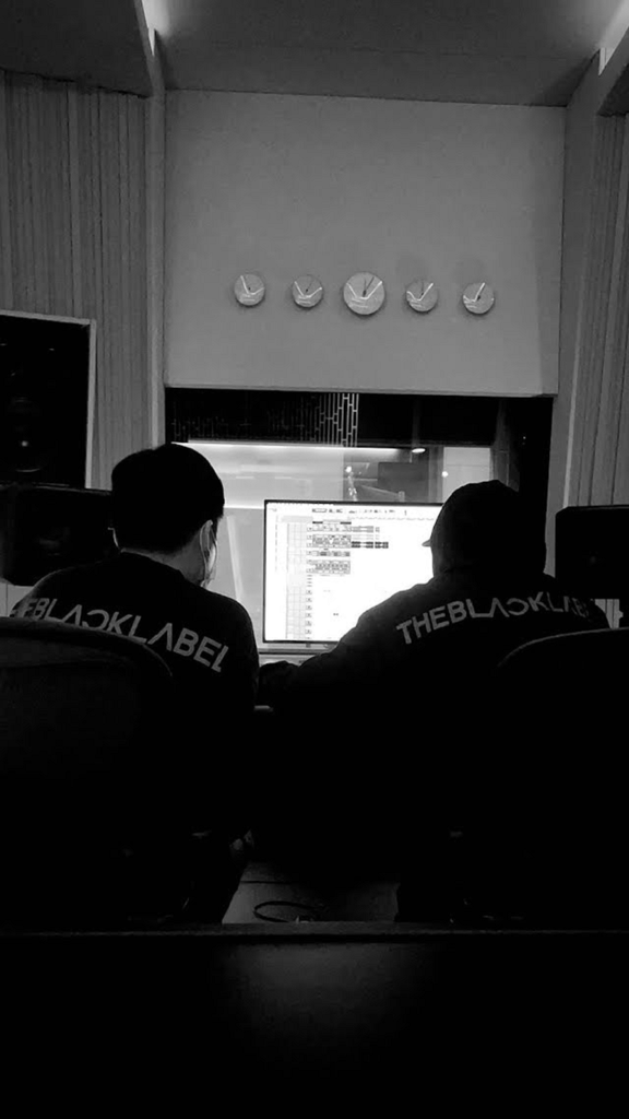 Lisa 'Blackpink' Spoiler Soal Proyek Solonya, 'What's My Name' Langsung Trending