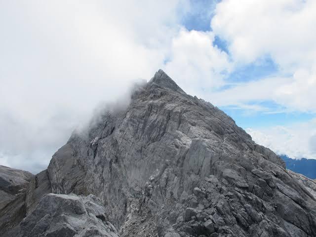 Papua, Tempat Berkumpulnya 5 Gunung Tertinggi Di Indonesia!