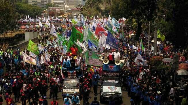 Puluhan Ribu Buruh Mogok Kerja dan Kibarkan Bendera Putih 5 Agustus 2021

