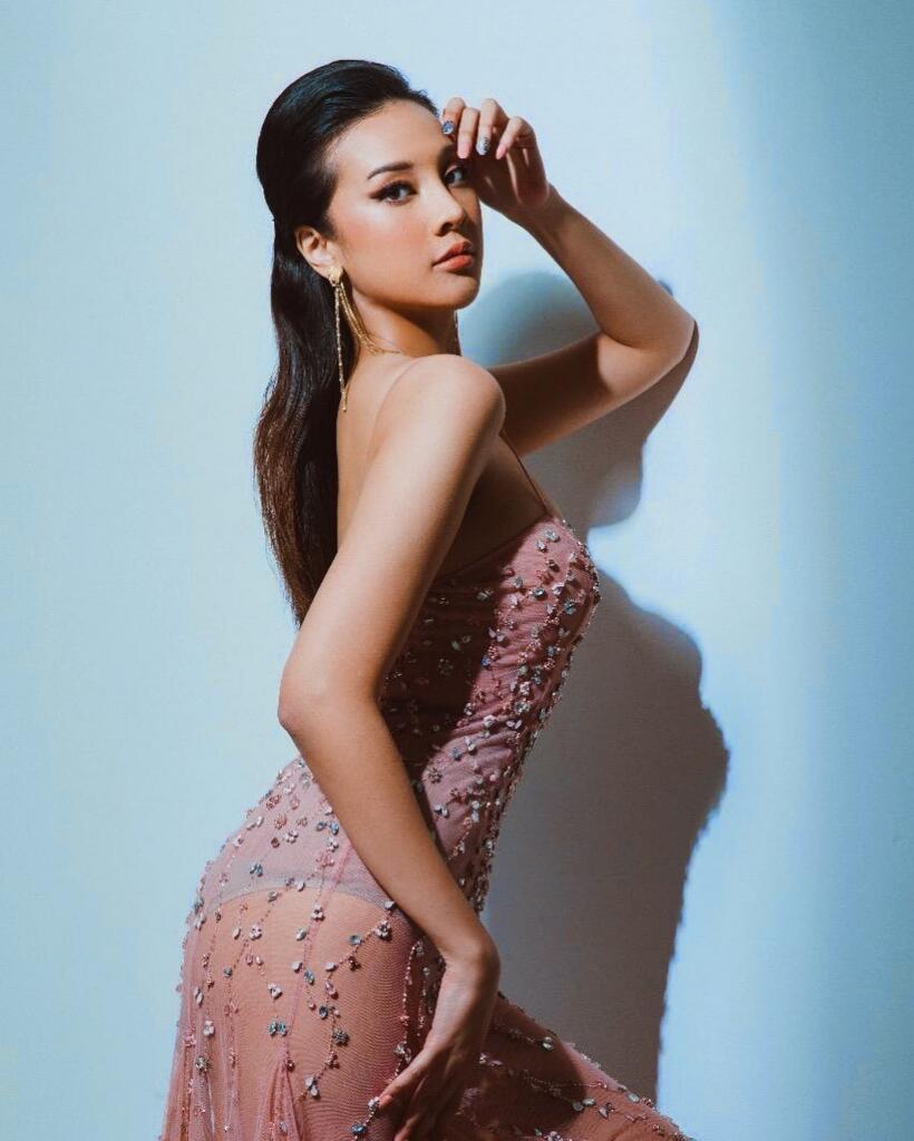 5 Gaya Foto Sexy, Hot Dan Sensual Terbaru Anya Geraldine
