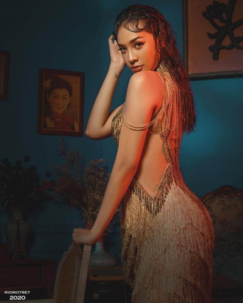 5 Gaya Foto Sexy, Hot Dan Sensual Terbaru Anya Geraldine