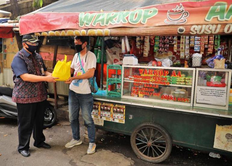 Belanja di Toko Kelontong Tetangga Sistem Sederhana Penyintas Pandemi