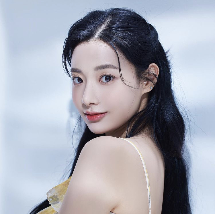 Hyunjoo Ditunjuk Sebagai Brand Muse untuk Kosmetik Loar