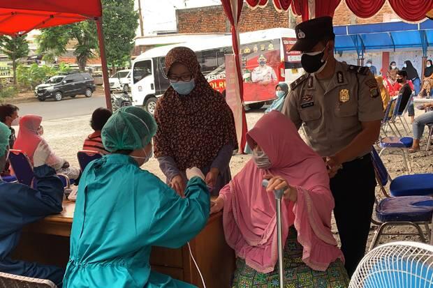 Gerai Vaksinasi di Johar Baru, Warga: Senang Prosesnya Cepat