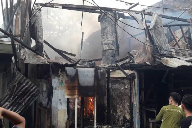 Korsleting Listrik, 3 Rumah di Karet Tengsin Diamuk si Jago Merah