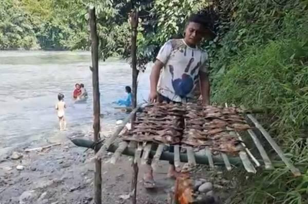 Sensasi Wisata Sungai Eksotis di Pedalaman Aceh dengan Oleh-oleh Ikan Kerling Asap