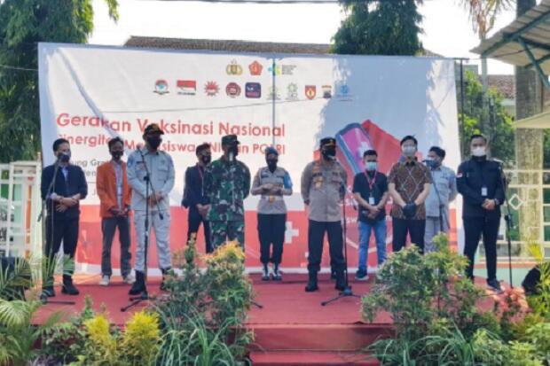 TNI-Polri dan Jasa Raharja Gelar Vaksinasi untuk 2.000 Mahasiswa di Solo