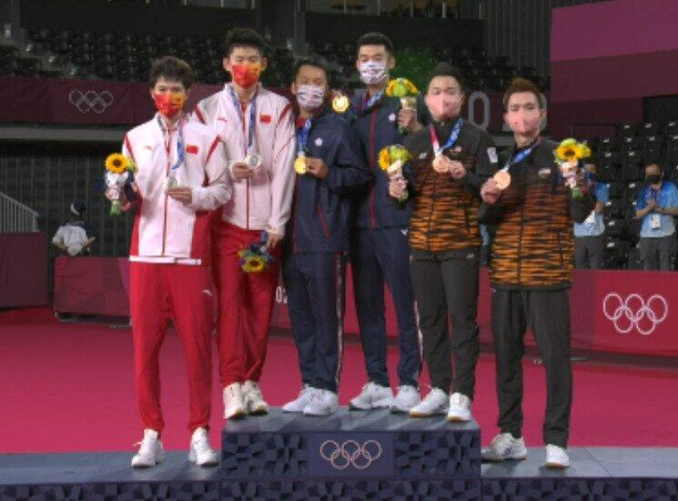 Empat Cerita Menarik dari Medali Emas Lee Yang dan Wang Chi-Lin !!!
