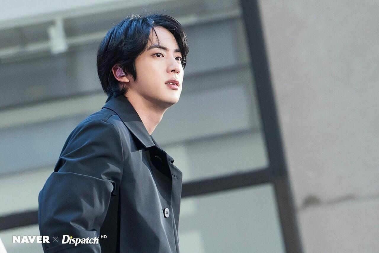 4 Kebiasaan Member BTS Saat Mandi, Jin Paling Ajaib