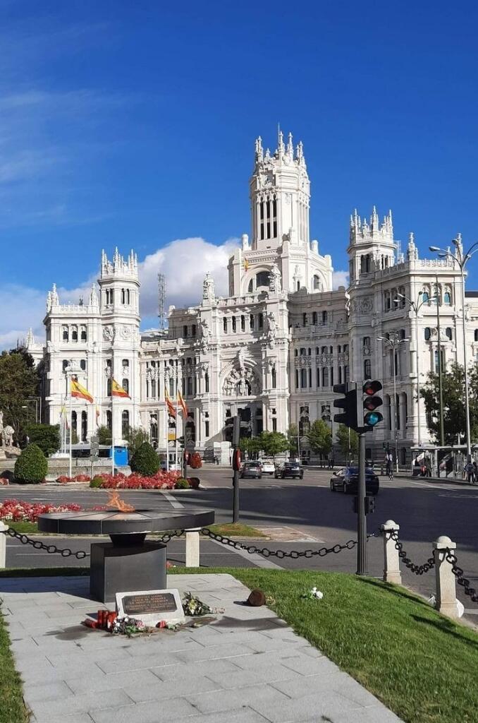 Baru Masuk Dalam Situs Warisan Budaya UNESCO, Ada Apa Sih di Paseo Del Prado Madrid? 