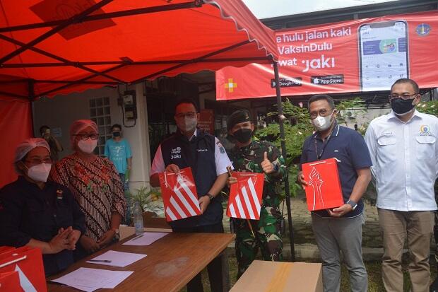 Anies Apresiasi Kontribusi Bank DKI Terkait Vaksin Keliling