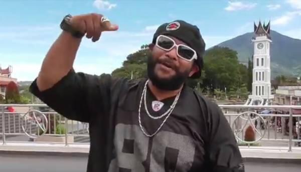 Viral, Pesan Bapak pada Anak Agar Sabar Hadapi Pandemi COVID-19 lewat Lagu Rap