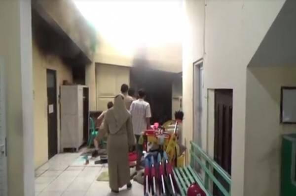 Kebakaran di RSUD Jombang Perawat dan Pasien Panik