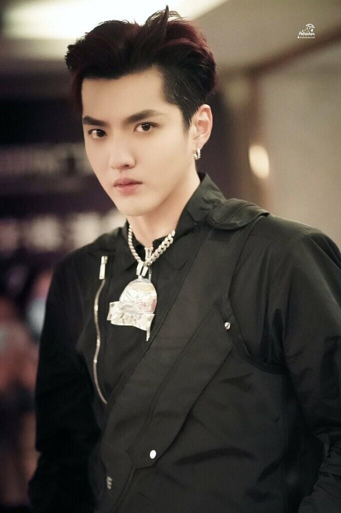 Weibo Hapus Akun Kris Wu dan Agensinya