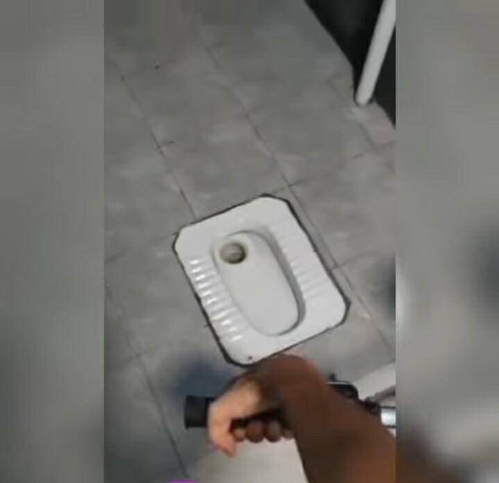 Kreatif, Penampakan Toilet Ini Menunjukkan Siapa Pemiliknya!