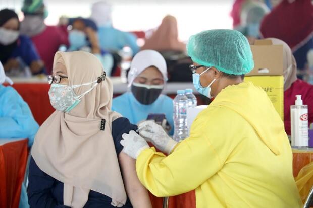 Stok Vaksin COVID-19 di Surabaya Habis, Dinkes Nunggu Kiriman dari Pusat
