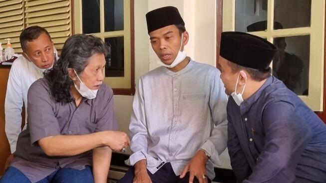 Mengejutkan! Cak Nun Ditanya Pilih Jokowi Atau Prabowo di Pilpres 2019, Jawabannya..