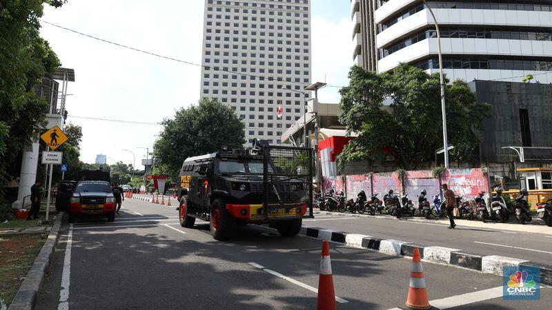 Heboh! Gedung KPK Dijaga Ketat Water Canon dan Panser