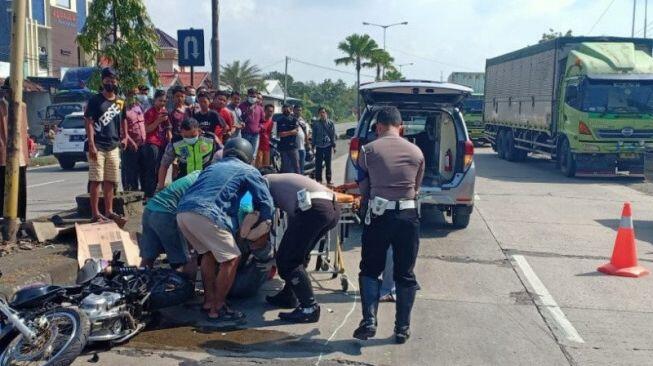 KECELAKAAN MOTOR TABRAK TRUK KAKAK ADIK TEWAS DALAM KEJADIAN INI !!!