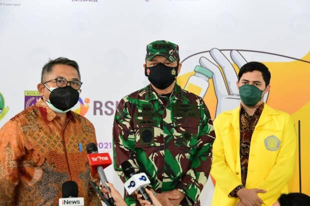 KSAU Marsekal TNI Fadjar Prasetyo Tinjau Sentra Vaksinasi di Kampus UI