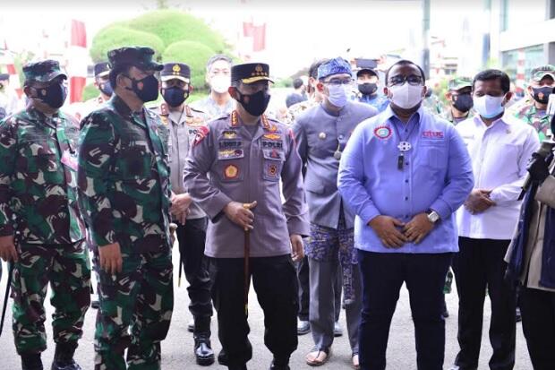 Tinjau Vaksinasi Massal KSPSI, Kapolri: Kesehatan Buruh Terjaga, Ekonomi Bertumbuh