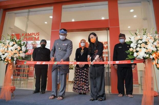 Resmikan Kampus UMKM Shopee Ekspor di Bandung, Ridwan Kamil Titip Pesan Ini