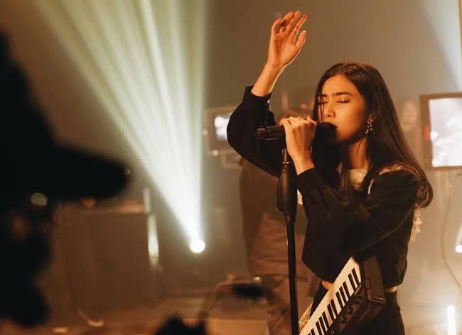 Kolaborasi Isyana Sarasvati x DeadSquad, Apakah Nasibnya Akan Seperti "Lathi"
