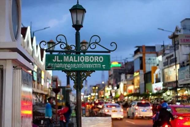 Luhut Ingin Berlakukan Syarat Sertifikat Vaksin untuk Kunjungi Malioboro