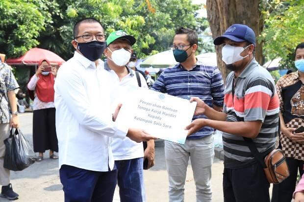 Temui PKL di Solo, Kemnaker Bagikan Bantuan TKM