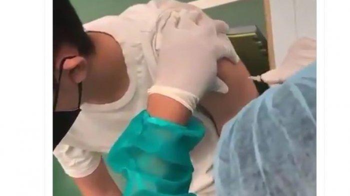 Menangis Sesenggukan, Penyuntik Vaksin Covid-19 Kosong di Penjaringan Minta Maaf
