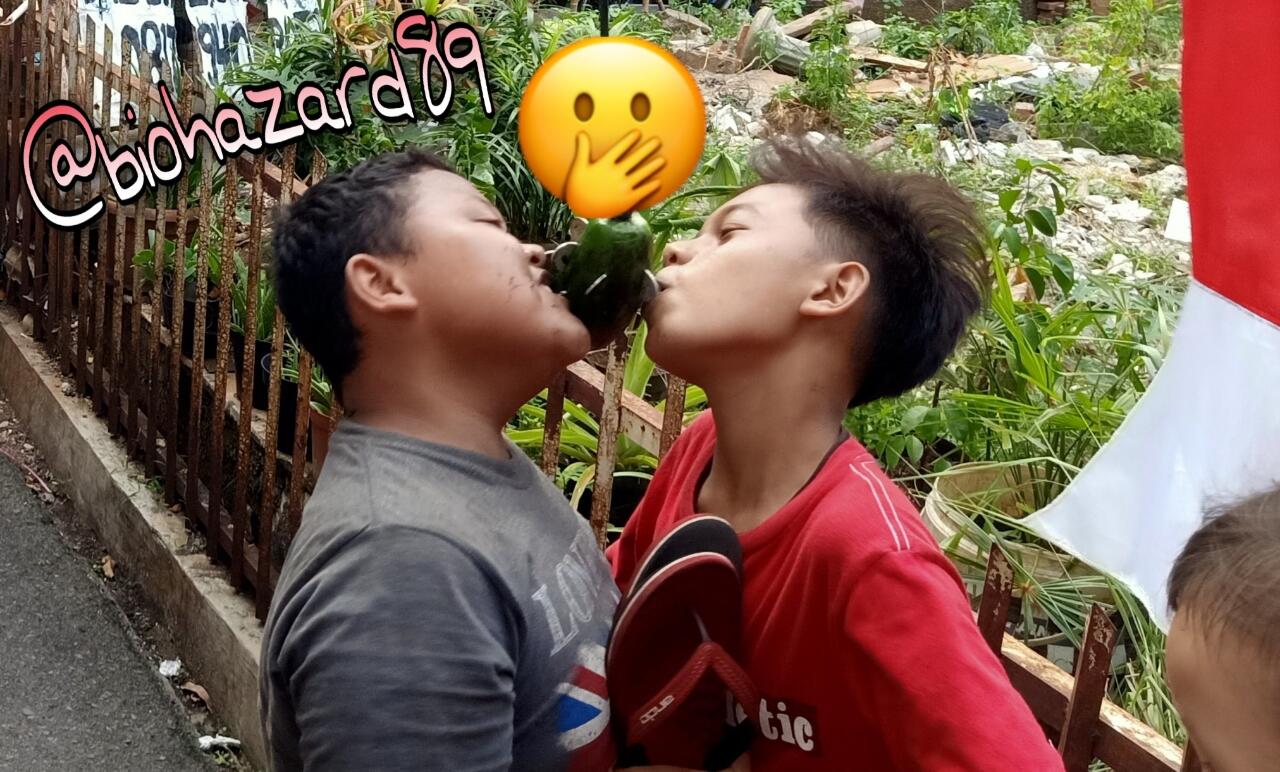 Serunya Perlombaan Mengambil Koin Saat Perayaan HUT RI