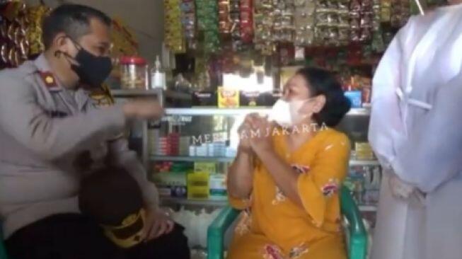 Tolak Suntik Vaksin Covid-19, Emak-emak Ajak Berantem Kapolsek Pesanggrahan