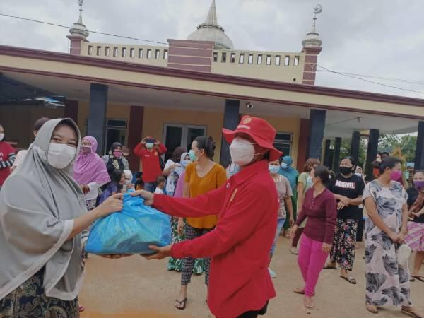 Akhirnya Dapat Sembako, Warga: Terima Kasih Binda Kepri