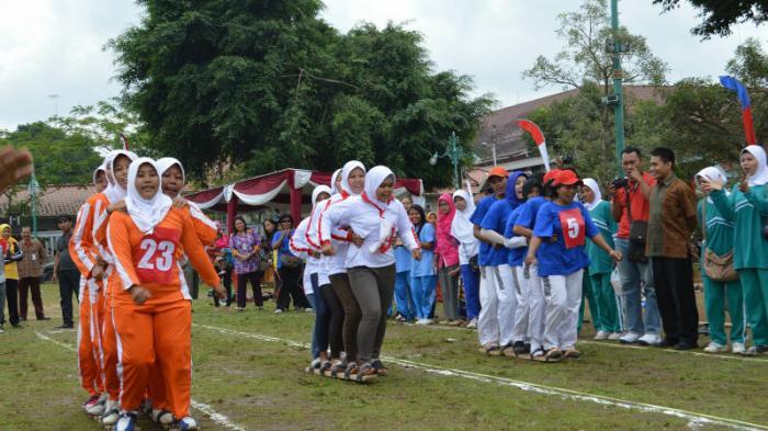 Perlombaan 17 Agustusan Yang Mulai Terlupakan, Ada Yang Pernah Coba?