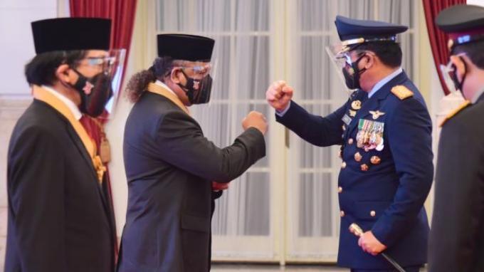 Kasus HAM, Jokowi Didesak Cabut Bintang Jasa Eurico Guterres