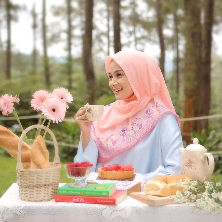 Bingung Mau Berhijab dengan Model Apa? Yuk, Intip Model-modelnya di Sini!