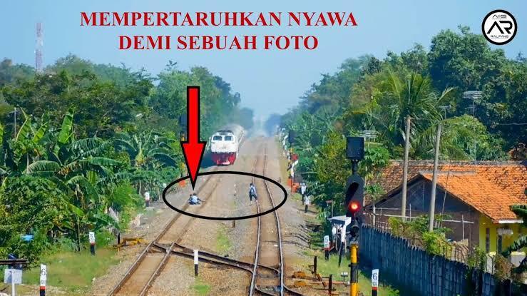 Aksi Bahaya Buat Konten Cegat Bus Truk Dan Kereta, Dari Om Telolet Om Hingga Railfans