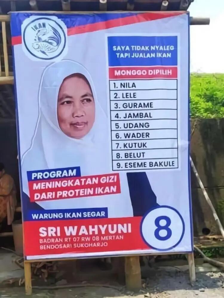 Unik! Baliho Promosi Usaha Ini Sudah seperti Billboard Politisi