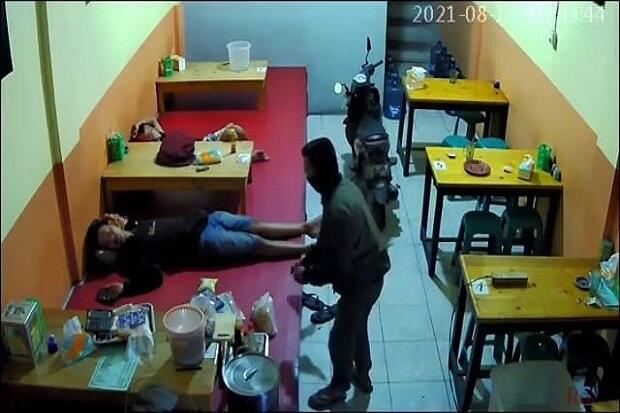 Pegawai Warung Ketiduran Pulang dari Pasar, Ponsel dan Motor Raib Digasak Maling