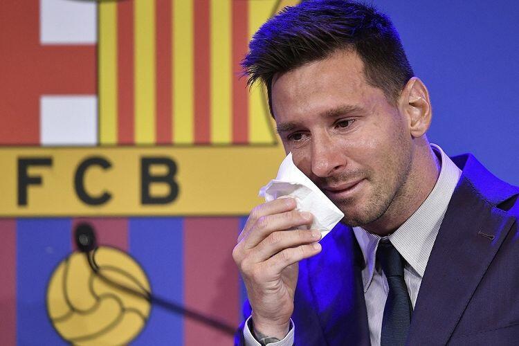 Dijual 14 Miliar: Tissue Bekas Messi Menyeka Air Mata Saat Berpisah Dengan Barcelona