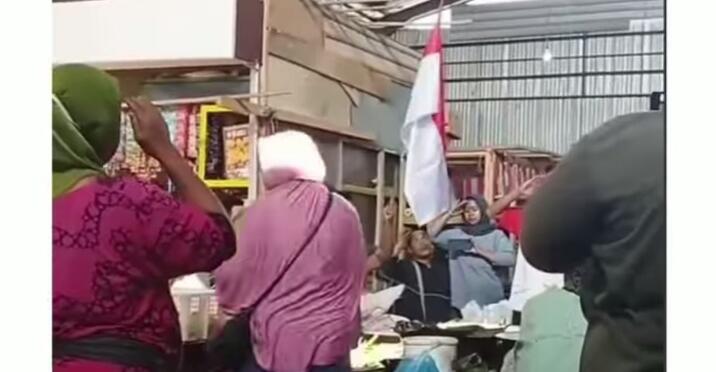 Bentuk Rasa Nasionalisme, Para Pedagang Ini Rayakan HUT RI Ke-76 di Tengah Pasar