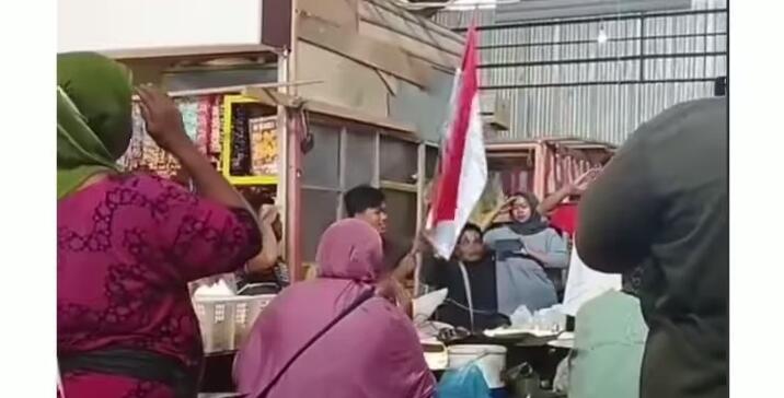Bentuk Rasa Nasionalisme, Para Pedagang Ini Rayakan HUT RI Ke-76 di Tengah Pasar